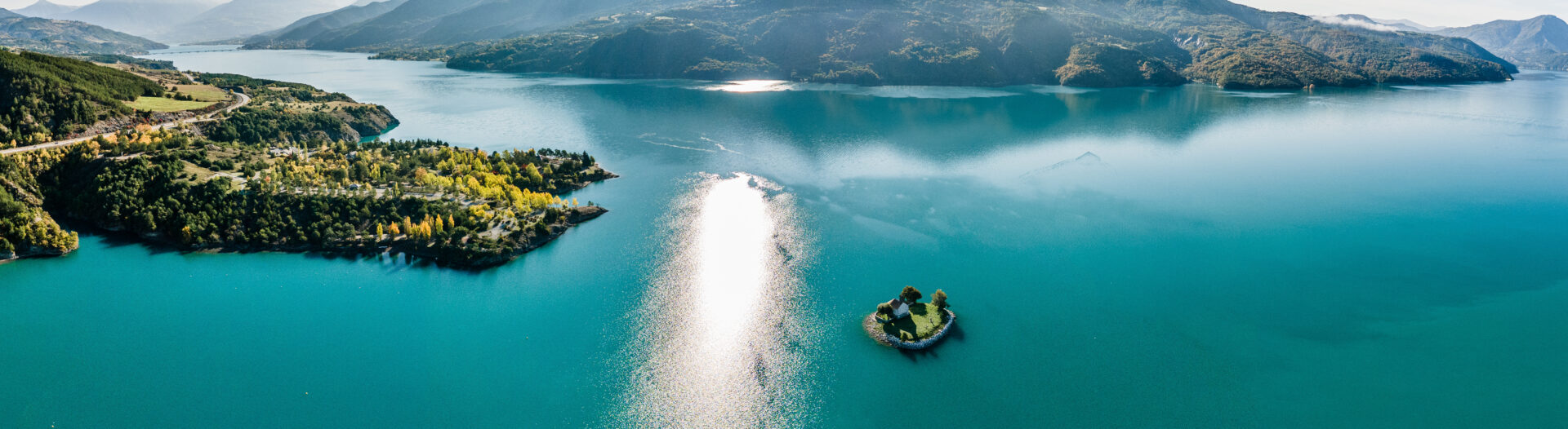 La chapelle Saint-Michel sur le lac de Serre-Ponçon