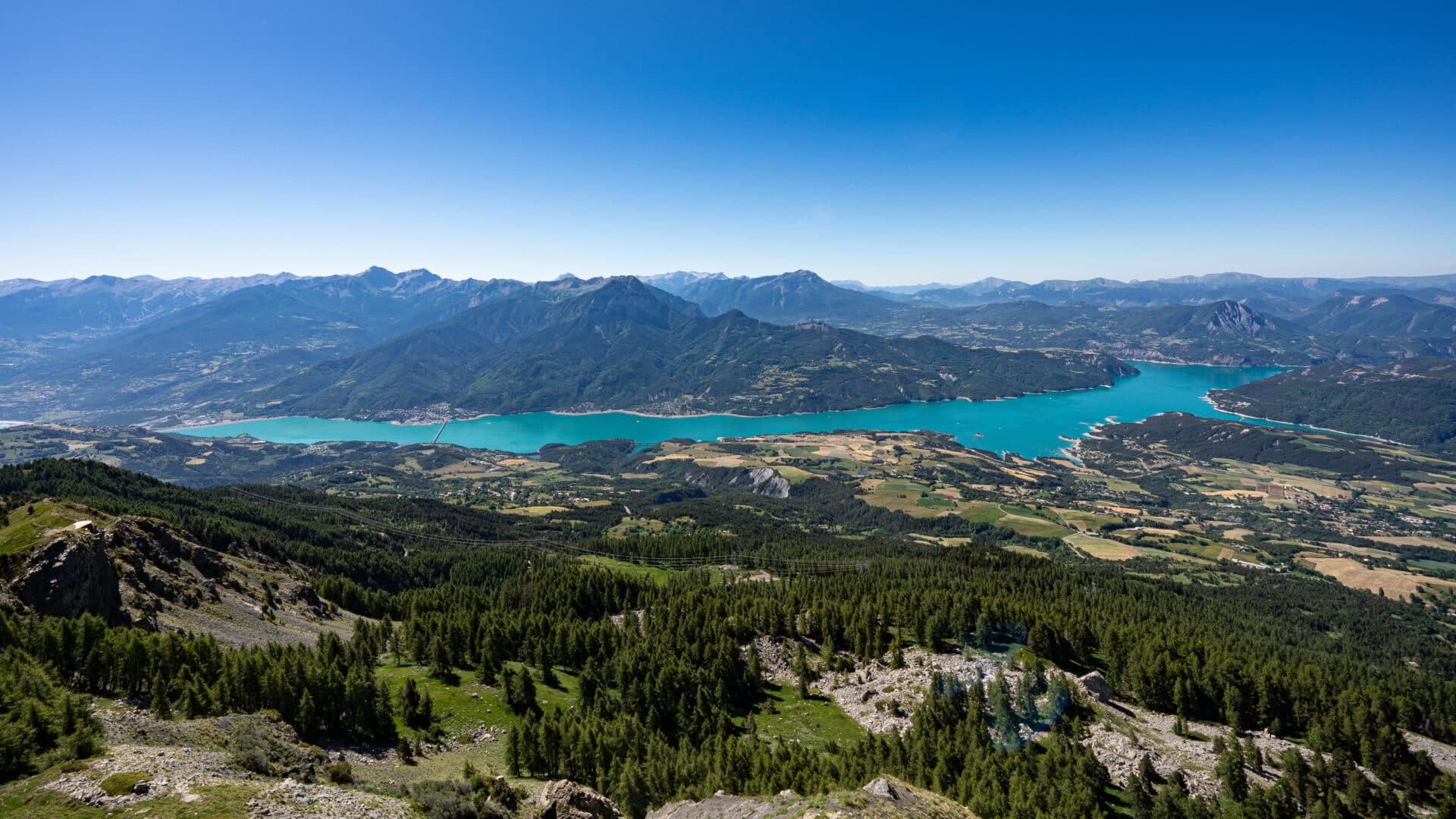 Le lac de Serre-Ponçon au printemps