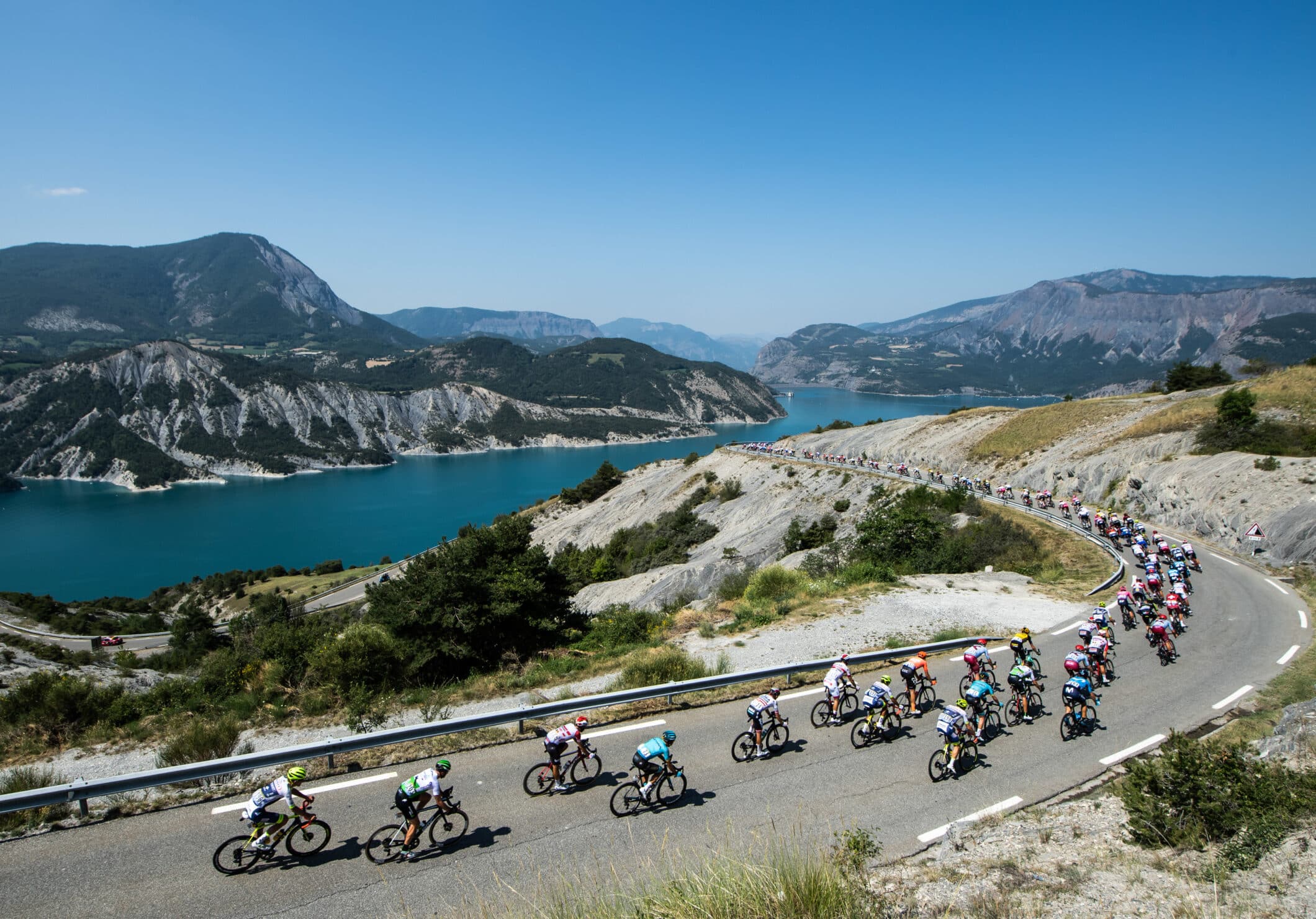 Tour de France 2024, deux étapes sur les rives du lac de Serre-Ponçon avec un départ d'Embrun !