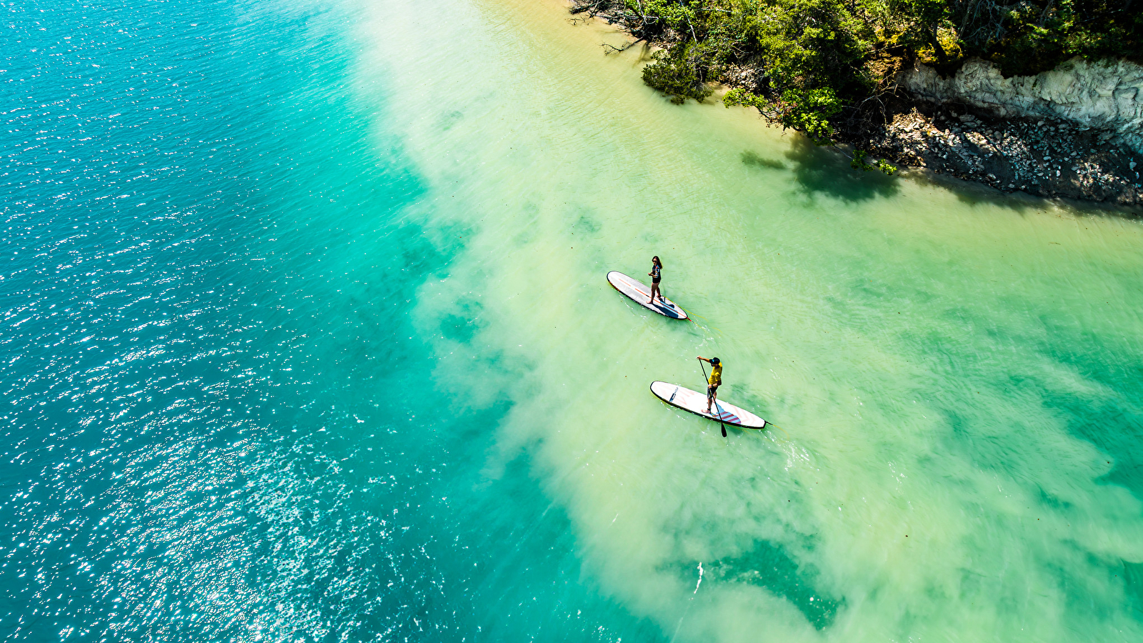 Sortie en Paddle sur les eaux turquoises du lac de Serre-Ponçon.