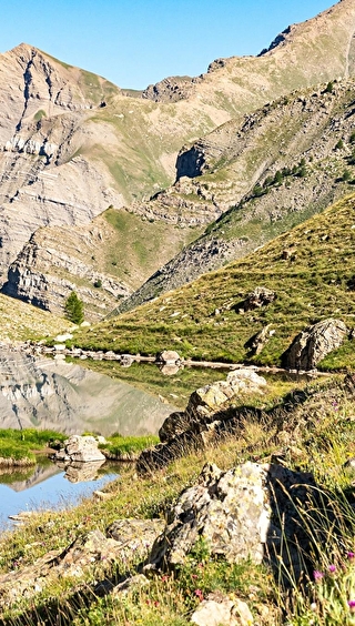 Le lac du Crachet sur la commune de Crévoux.
